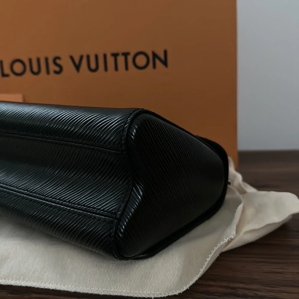 Louis Vuitton LV twist lock PM chain black bag - Picture 8 of 11
